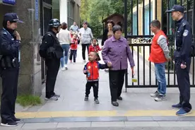 幼儿园放学接娃人选，直接关乎孩子幸福指数，你家谁负责？图片