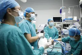华南地区最小！45天新生儿频繁吐奶，医生使用隧道内镜微创技术“巧解”！图片