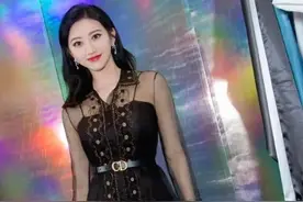 内八字、罗圈腿、像鸭子，这9位明星的走路姿势，笑死我了图片