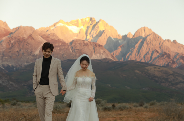 接亲小游戏，一场趣味性的比拼，新娘等不及咯，新郎赶快！