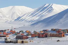 “禁止出生死亡”的小城！2300人定居世界最北端，半年极昼极夜图片