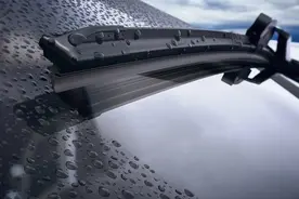图解各种汽车雨刮雨刷的更换方法，不需要工具自己动手就可以更换图片