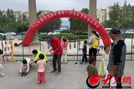 新时代文明实践：“父子兵”齐上阵，浮山新区街道这场亲子趣味运动会太有爱了图片