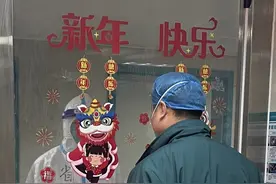 三对白衣伉俪的爱情誓言：我们一起到一线抗疫图片