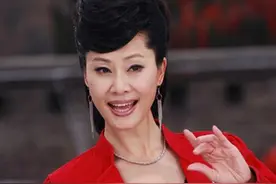 歌手于文华：再婚嫁未婚小伙，23年并未生子，如今的她幸福吗？图片