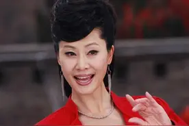 歌手于文华：再婚嫁未婚小伙，23年并未生子，如今的她幸福吗？图片