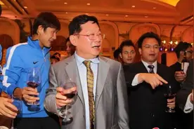 富力搞足球13年耗资30亿 请客吃饭的祸？老板海外被捕球队濒临降级图片