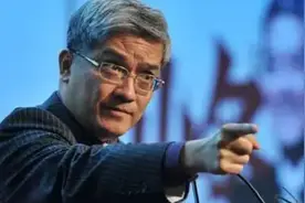 “白嫖”空姐三年，让其背负900万债务，郎咸平坠落之路是怎样的图片