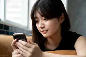 女人这样回你的消息，并非爱你，而是在暗示你，不要再联系了图片