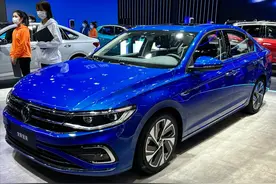 新车 | 尾标300TSI，一汽-大众宝来1.5T实车发布，朗逸、轩逸新对手图片