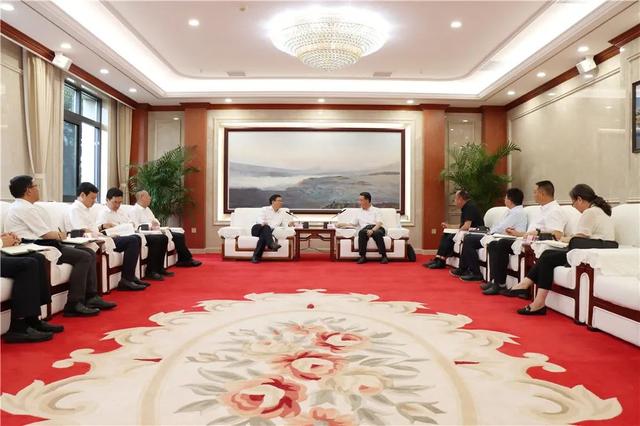 中国农业银行行长（赵瑞君会见中国农业银行云南省分行党委书记、行长求夏雨一行）