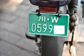 驾驶电动车需要驾驶证吗？需要上什么牌照？图片