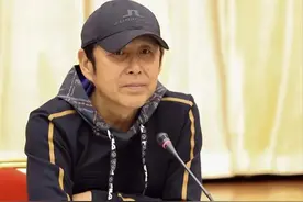 老戏骨座驾天差地别：有人买3辆超百万豪车，有人骑单车坐网约车图片