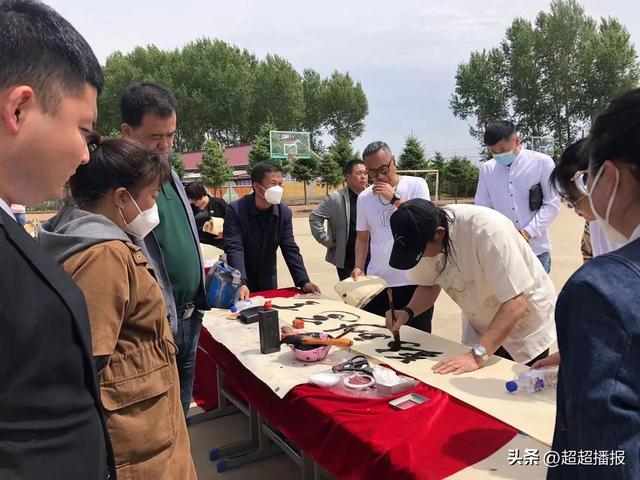 《关爱乡村儿童教育成长公益活动》浅记书画家盖洪才捐赠书画