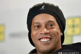 42岁小罗复出！球衣正式亮相，胡子泛白面容憔悴，7天狂赚387万图片