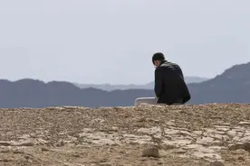 装卸工高温工作10小时热死出租屋：那些以命换钱的人，是怎么想的图片