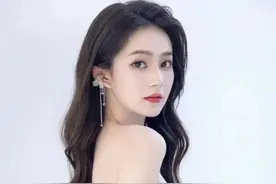 他为白月光拍下一千万蓝钻石 她才知自己连她的替代品都做不了图片