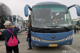 早年间坐长途客车，遇见香艳的事是运气好，遇见凶险的就糟糕了图片