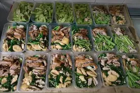工厂老板哭诉：鸡鸭鱼肉管够，每天工资300，愣是没有一个人来图片