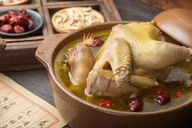 “高嘌呤”肉类排行榜，鸡肉倒数第一，鱿鱼排第二，建议了解图片