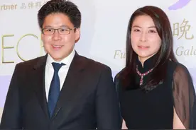 看到郭晶晶亲手把霍启刚送进体制内，才明白她在霍家地位高的原因图片