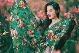 花海人像如何拍得更加亮眼？尝试8个动作，拍照自然人又美图片
