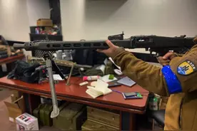 俄军莫辛纳甘大战乌军MG42，这些古董都是哪来的？图片