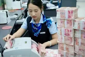 中美日人均GDP差距断崖：美8.7万美元，日3.28万美元，中国多少？图片
