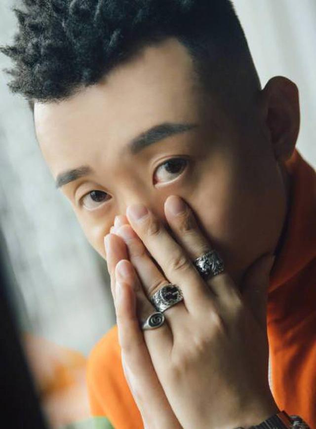 gai与王斯然的甜蜜婚姻背后:"安葬"了另一个女人7年的芳华