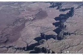 地球大伤疤—东非大裂谷图片