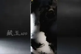 价格最硬摊位上一块150万的青花籽料，也许它还会更疯狂……图片