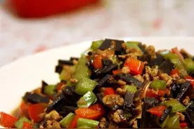 简单好做的云南大菜——黑三剁图片