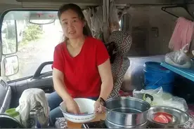 1000万卡车司机的真实写照，住在6平米的卡车里，一待就是19年图片