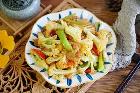 炒花菜时，需要焯水还是过油？学会正确步骤，炒出饭店的味道图片