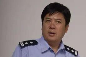 张潮：离婚后和女儿基本不联系，后娶小20岁娇妻，把她当女儿疼图片