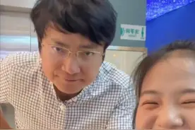 郑强在餐厅被太原理工“虎牙”女生迫“比耶”，轰动校园谁敢超越图片