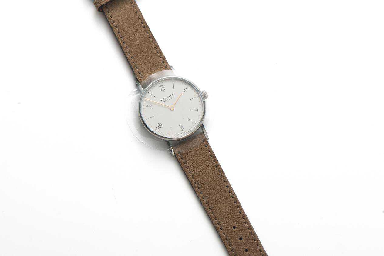 每逢佳节送女友什么礼物？不妨考虑一下 NOMOS 机械手表