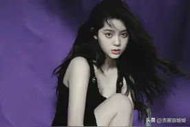 又被欧阳娜娜美到了！拍写真演绎油画少女，22岁长发飘飘好漂亮图片
