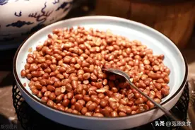 炸花生米，直接下锅是大忌，3个技巧掌握好，更香更酥脆，不回软图片