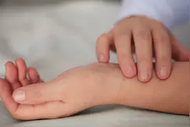 心烦失眠、烘热汗出、腰膝酸软，一个方子专治更年期综合征图片