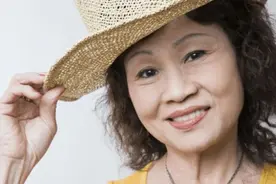 60岁退休大妈坦言：我想找老伴，不要房子和钱，只要满足四个条件图片