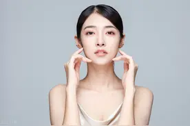 故事：丈夫的副驾位不仅坐着别的女人，储物盒中还有不少化妆品图片