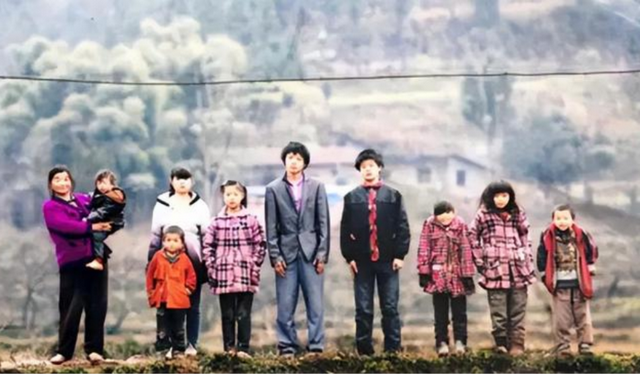 存钱不如存人？四川夫妻16年疯狂生11娃，长子：我宁愿没有出生