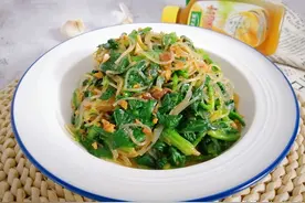 菠菜配什么菜最好吃？教你4种美味做法，开胃不油腻，顿顿吃光盘图片