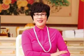 当年开拖拉机的少女陈爱莲：如今千亿身家，曾买100辆宝马送员工图片