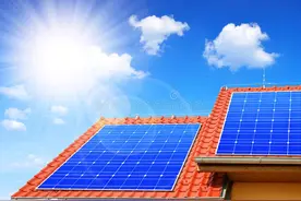 农村大部分人家房顶安装太阳能板，你知道它的好处与坏处吗？图片