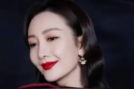 姐弟恋再添实锤？王鸥何九华当街搂抱，女方与刘恺威绯闻被重提图片