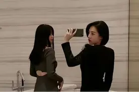 董小姐最新消息，入职新公司月入4位数，短发办公近照很惊艳图片