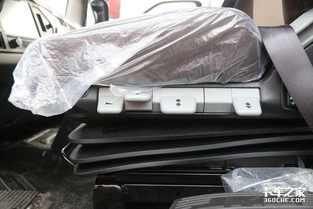 260马力6米8载货车，配同级最宽驾驶室，解放JK6中卡合规拉10吨