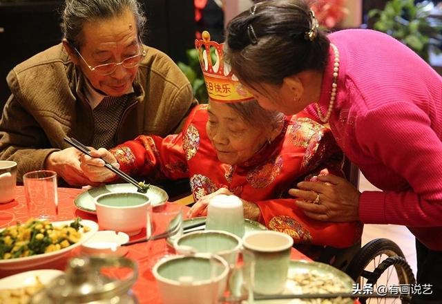 年龄分“虚岁”和“周岁”，有什么区别？该回答哪一个呢？